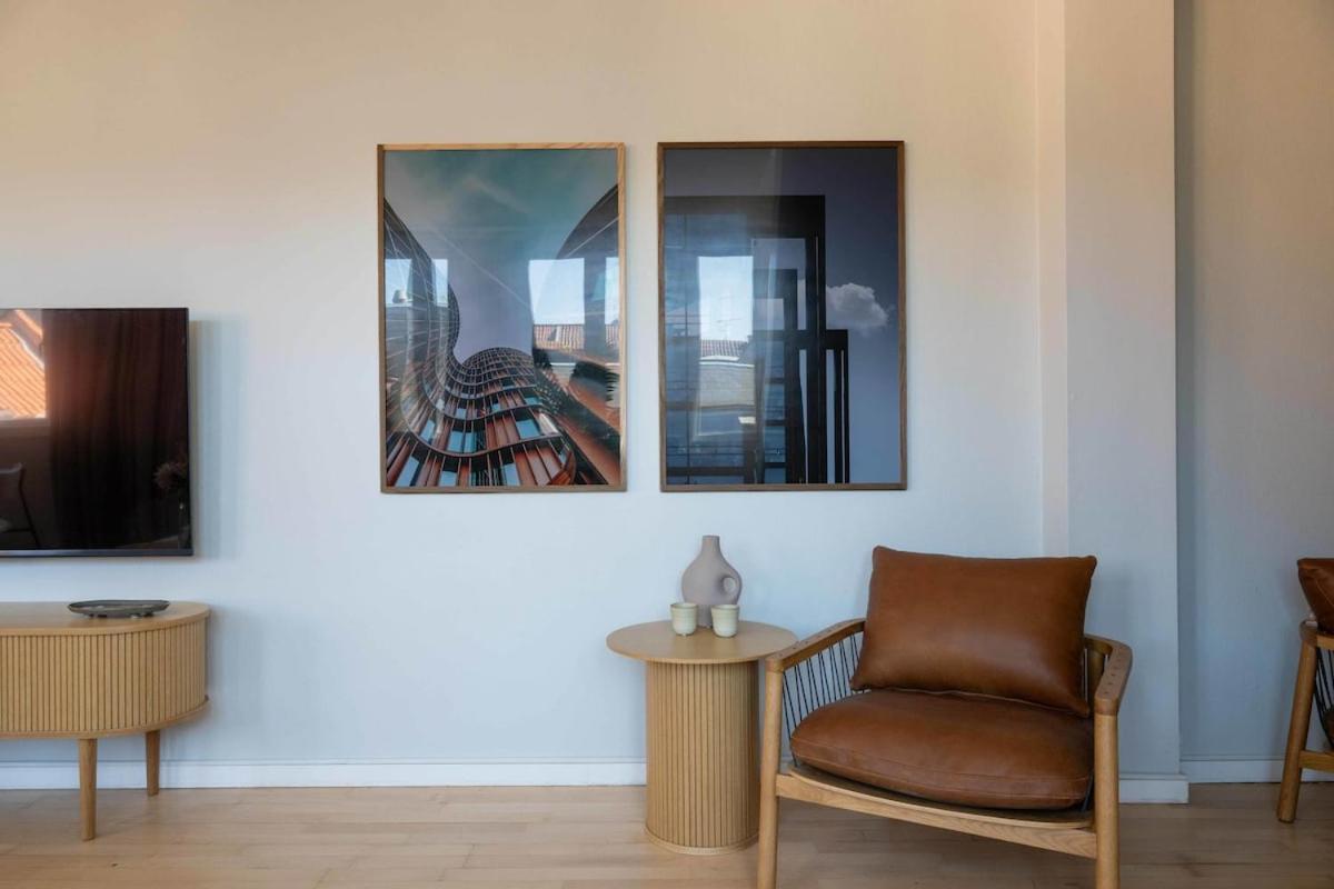 10 Person In The Heart Of * København