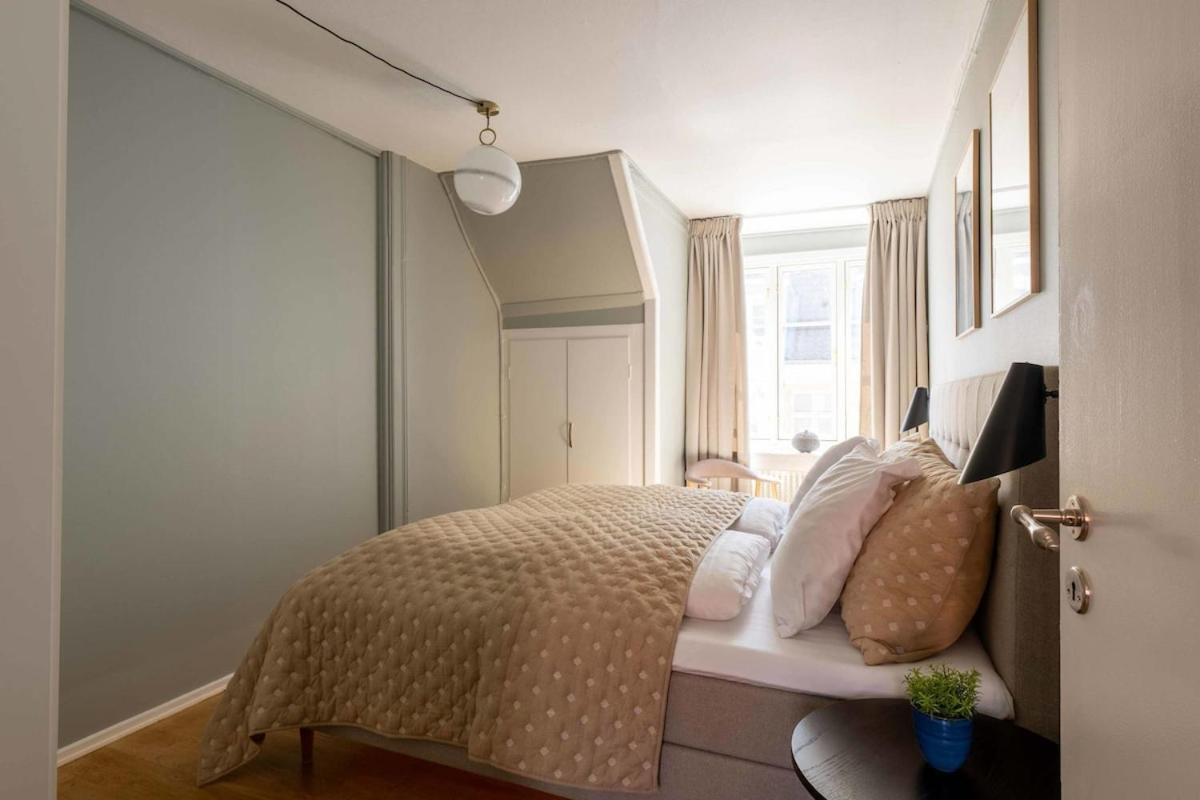 10 Person In The Heart Of * København
