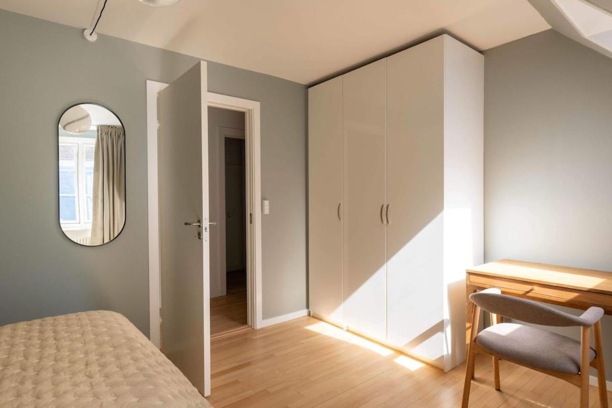 10 Person In The Heart Of * København