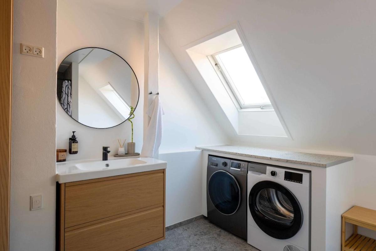 10 Person In The Heart Of København