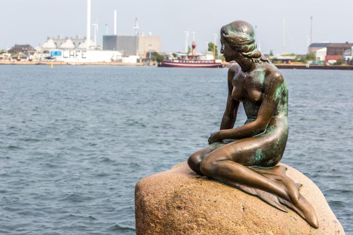 10 Person In The Heart Of * København