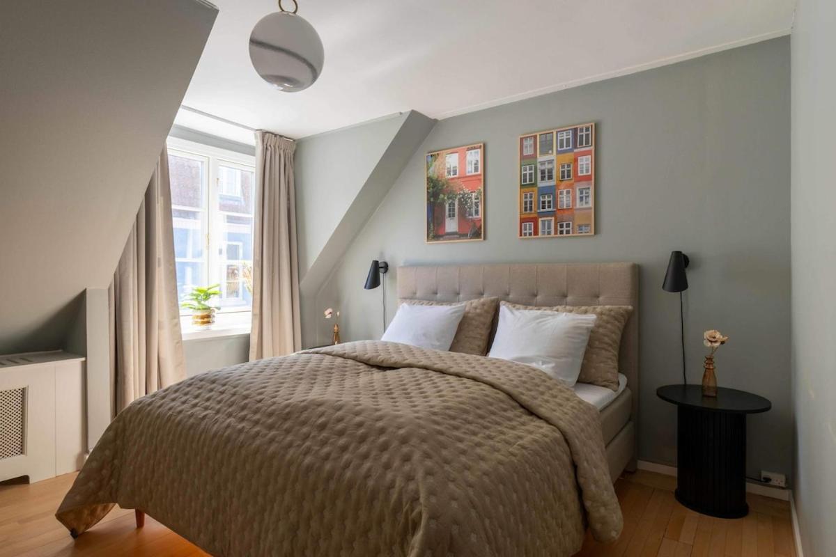 10 Person In The Heart Of * Copenhagen